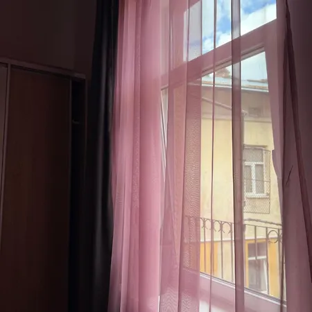 Budget Apartment *